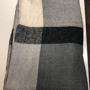 Black & White Blanket Scarf